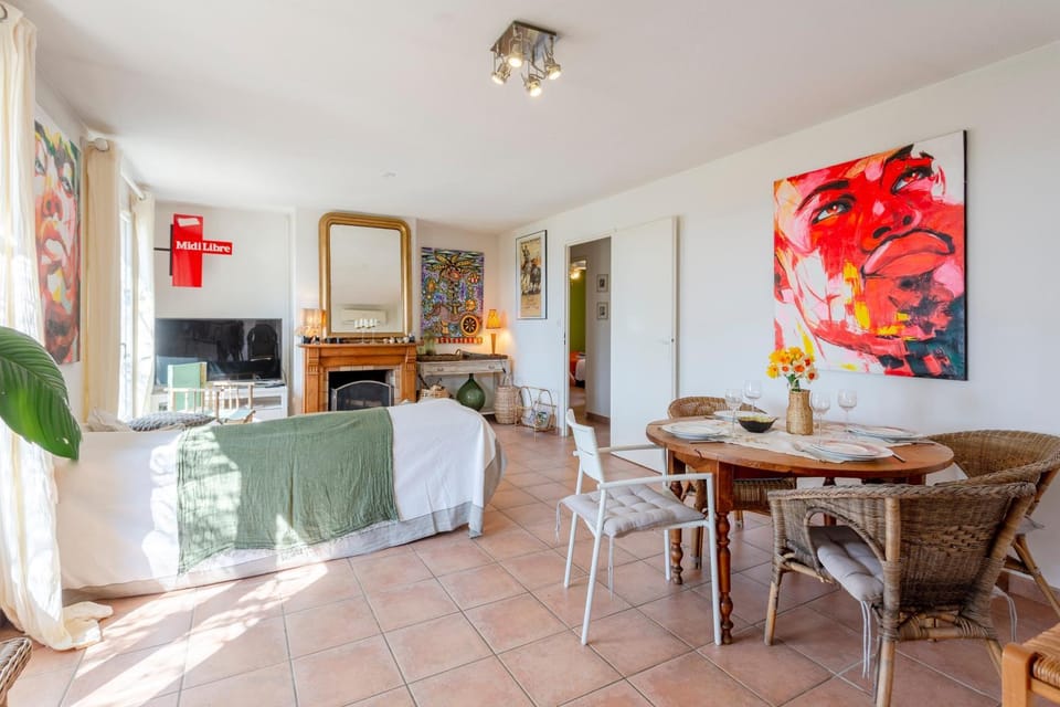 Living room, Dining area