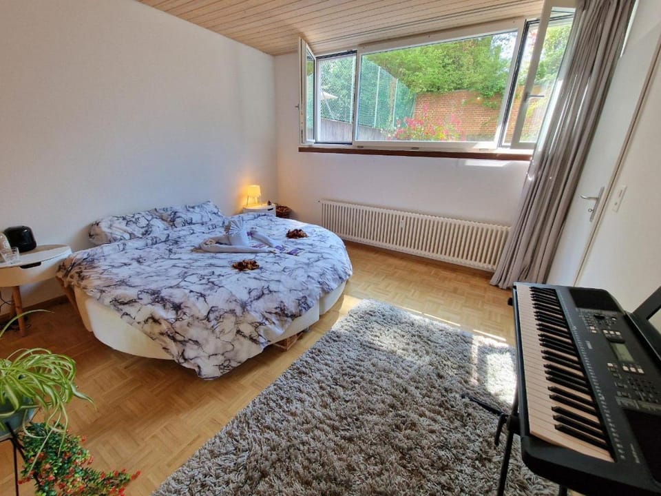 Bed, Photo of the whole room, Bedroom