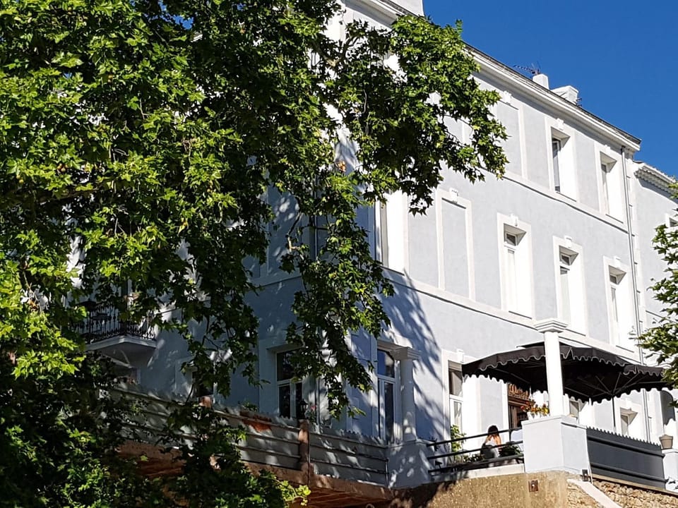 Property building, Patio, Facade/entrance