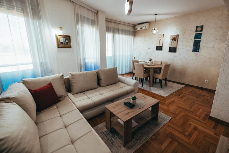 Living room, Seating area, Dining area, air conditioner, air conditioner