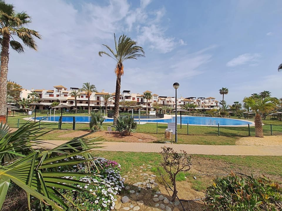 Day, Swimming pool