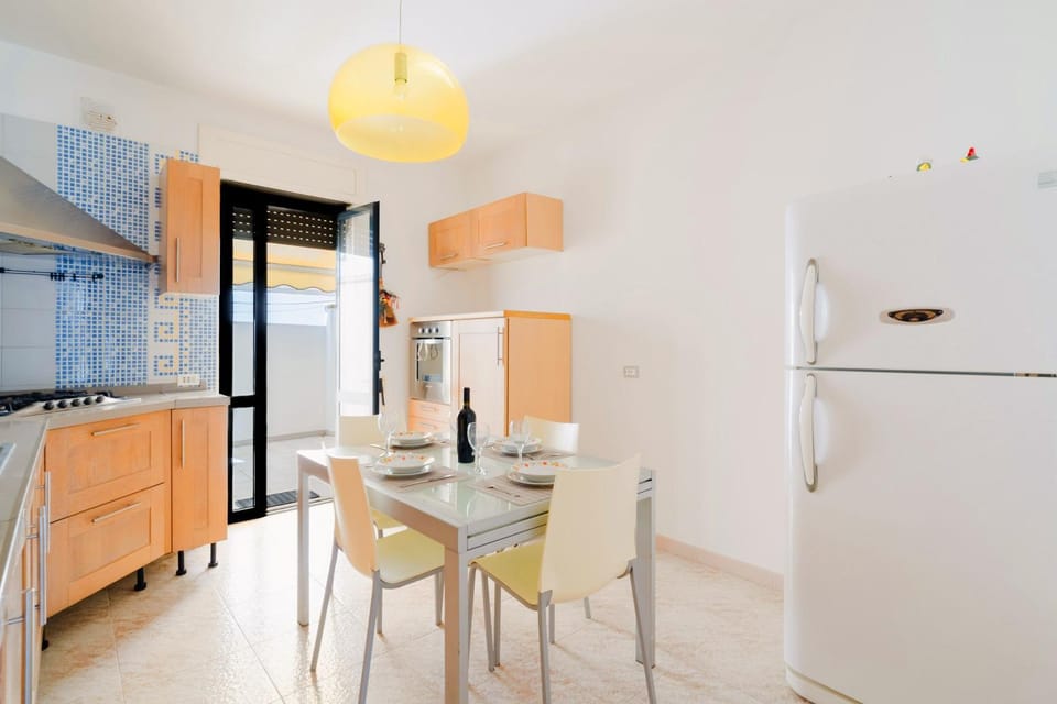 Property building, Kitchen or kitchenette, Living room
