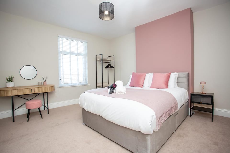 Lydia Terrace Parking Wi-Fi House in England