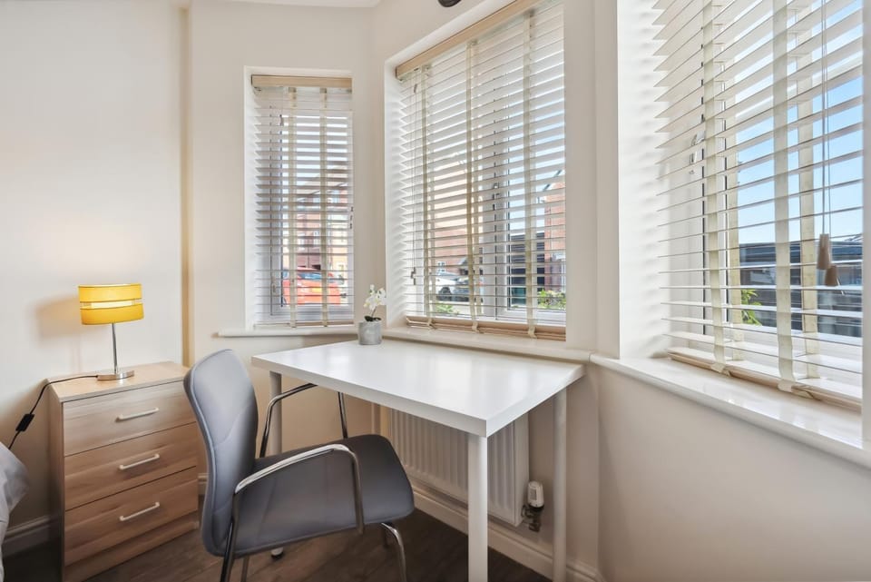 Coventry Accommodation LTD 5 Bedroom House Villa in Coventry