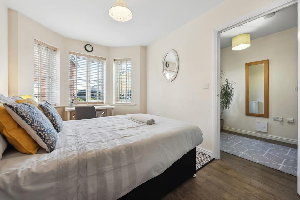 Coventry Accommodation LTD 5 Bedroom House Villa in Coventry