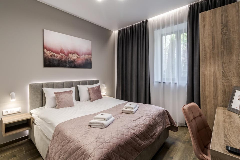 TV and multimedia, Photo of the whole room, Bedroom, towels, wardrobe