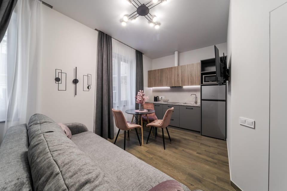 TV and multimedia, Kitchen or kitchenette, Dining area, stove