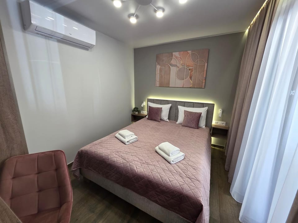 Bed, Photo of the whole room, Bedroom, air conditioner
