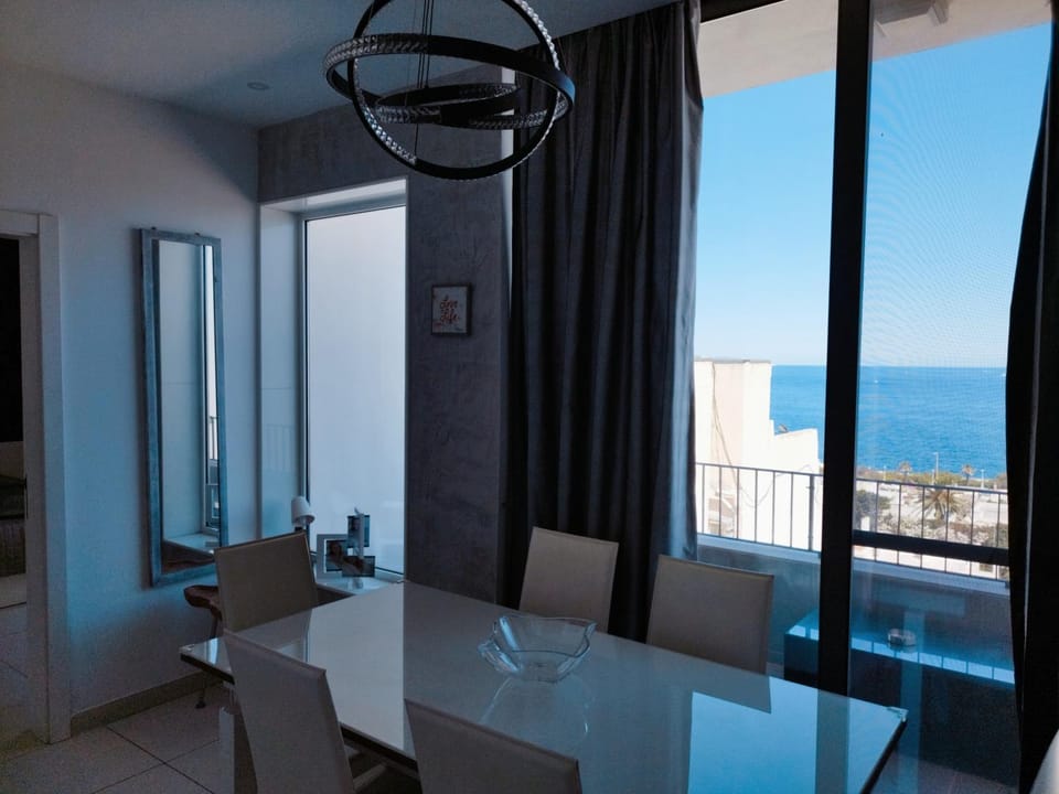 Vela Vista Penthouse Attico 14 Entire Unit Apartment in Saint Paul's Bay