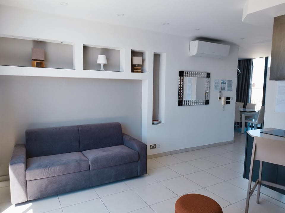 Vela Vista Penthouse Attico 14 Entire Unit Apartment in Saint Paul's Bay