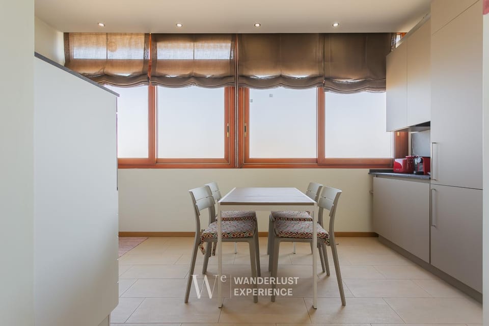 Kitchen or kitchenette, Dining area, minibar