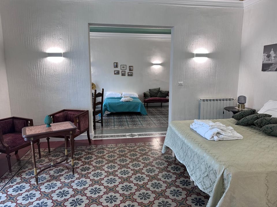 Bed, Living room, Photo of the whole room, Seating area, Bedroom, towels