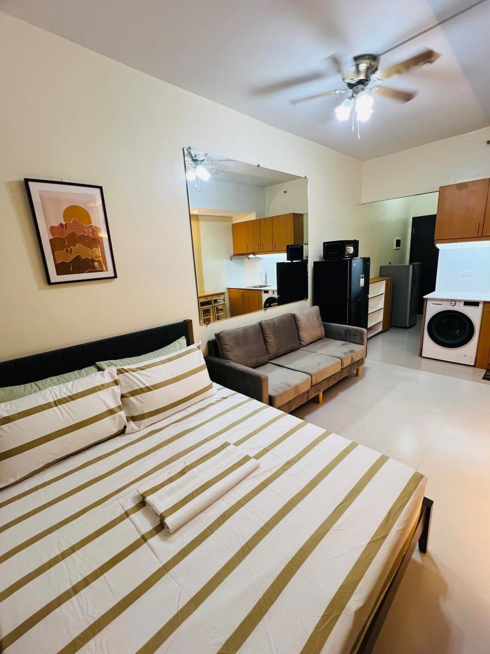 Unit 23L T-B The Pearl Place Ortigas Apartment in Mandaluyong