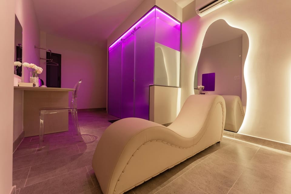 Bathroom, Seating area