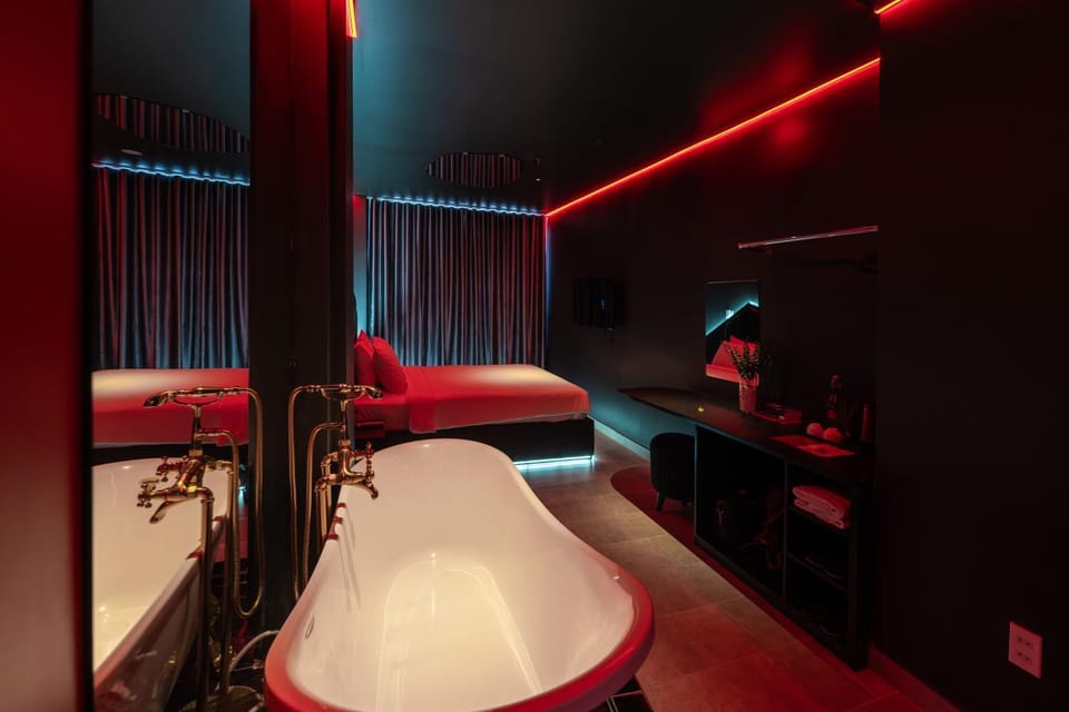 Bed, Photo of the whole room, Bedroom, Bath