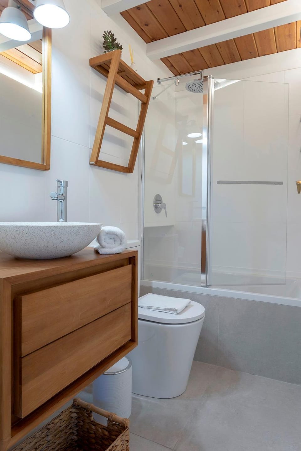 Bathroom, Bath, hair dryier, towels