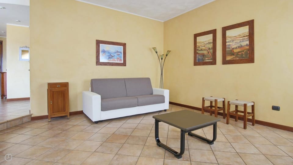 Communal lounge/ TV room, Living room