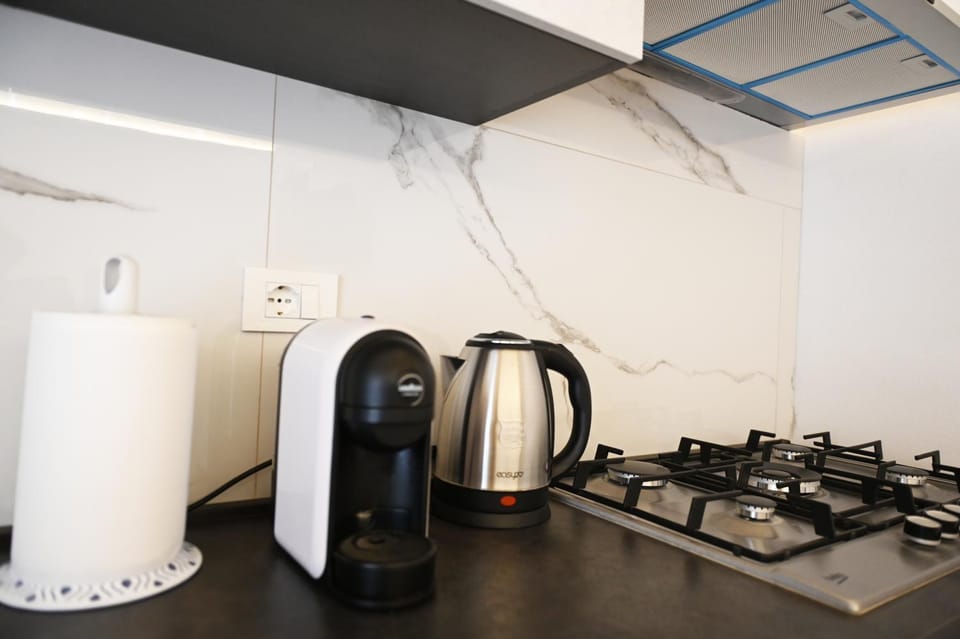 Coffee/tea facilities, stove