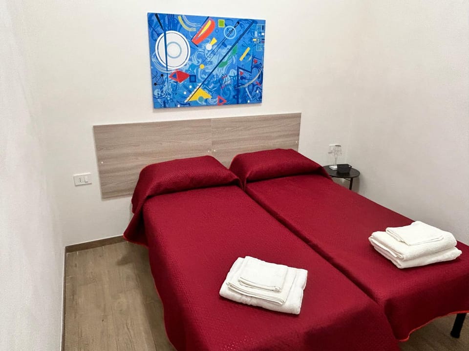 Photo of the whole room, Bedroom, towels