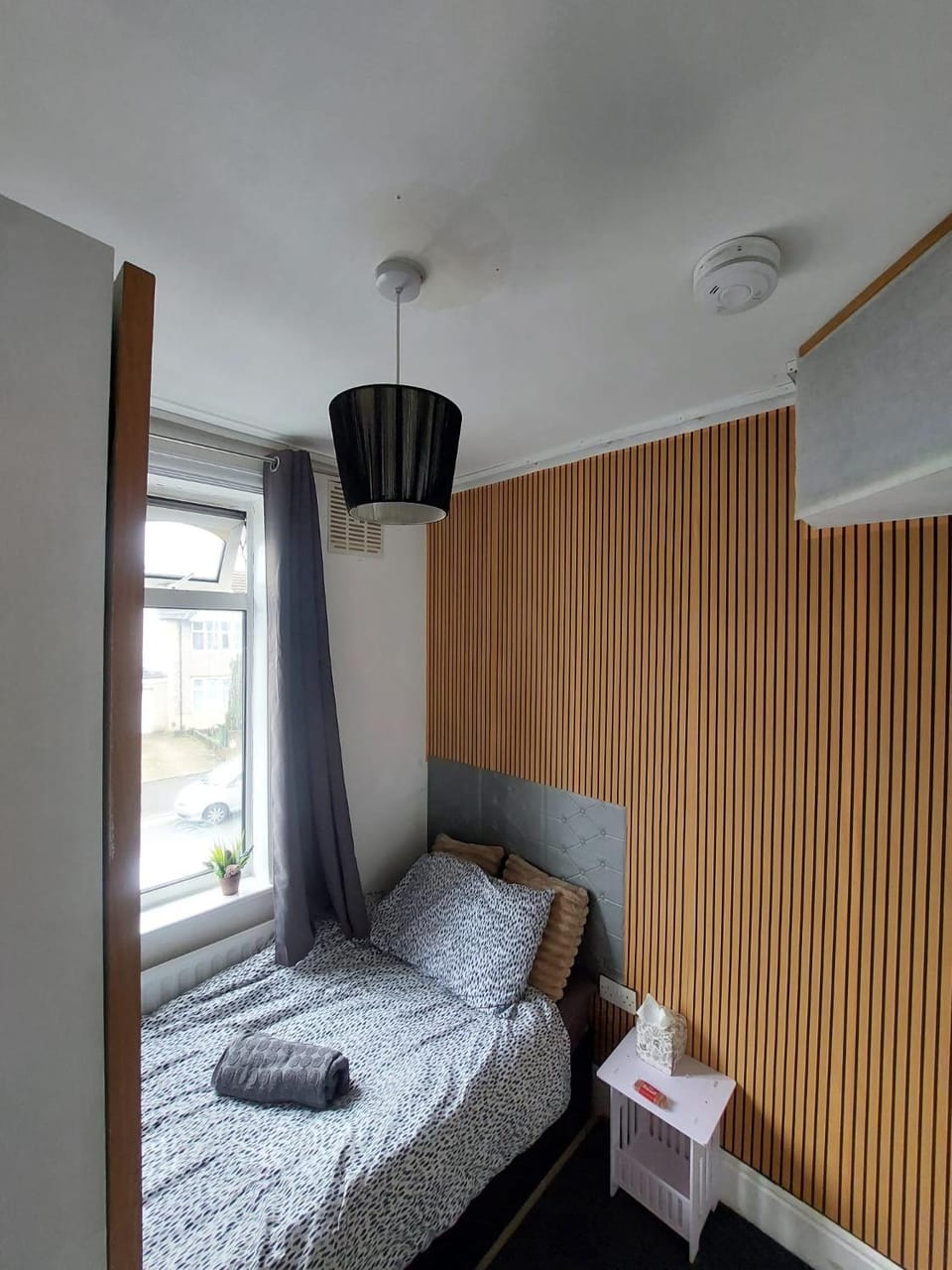 View (from property/room), Bedroom, Guests, Street view, furniture