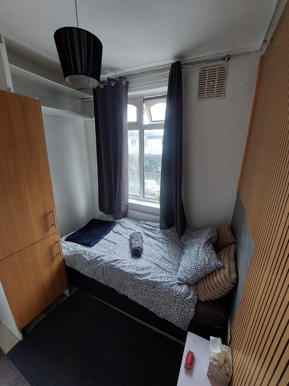 View (from property/room), Other, Photo of the whole room, Bedroom, Guests, Street view, internet, room service, storage