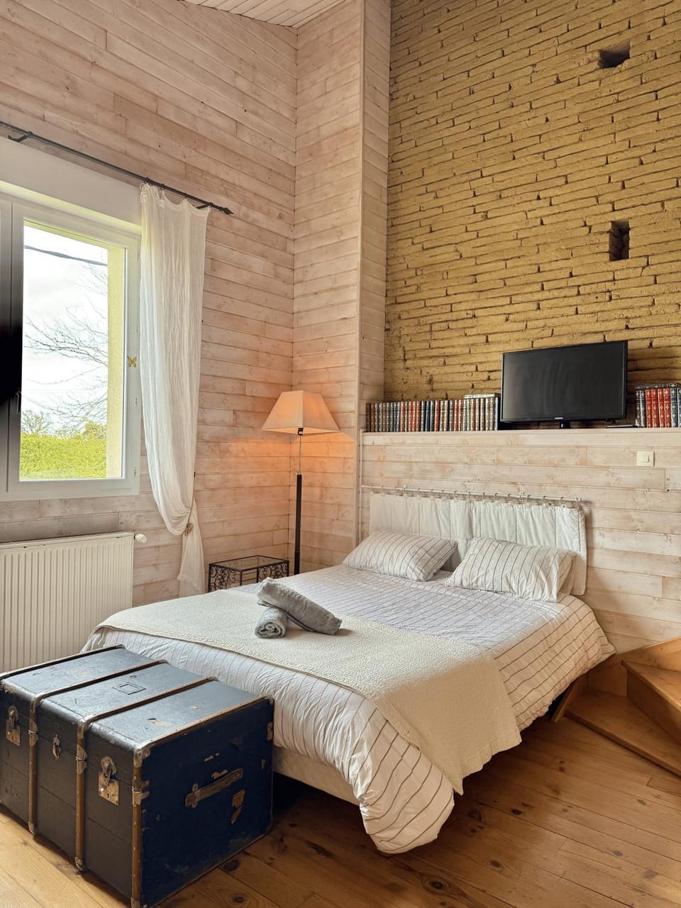 Bed, TV and multimedia, Photo of the whole room, Bedroom