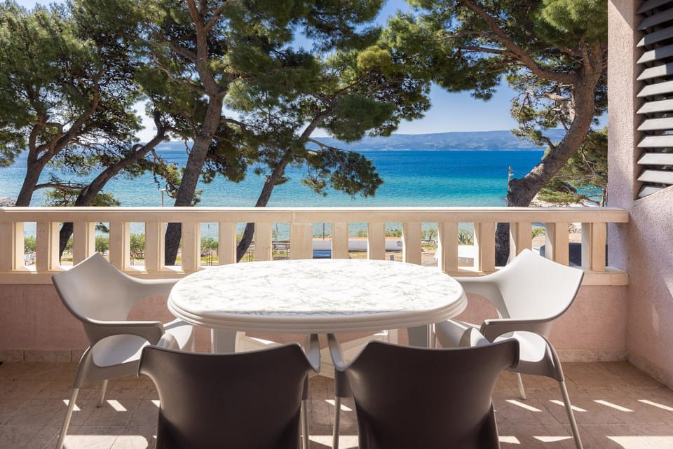 Day, Natural landscape, View (from property/room), Balcony/Terrace, Seating area, Dining area, Beach, Sea view