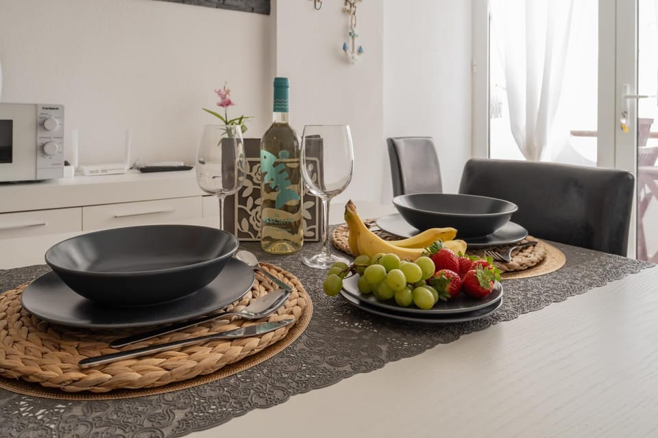 Food and drinks, Dining area