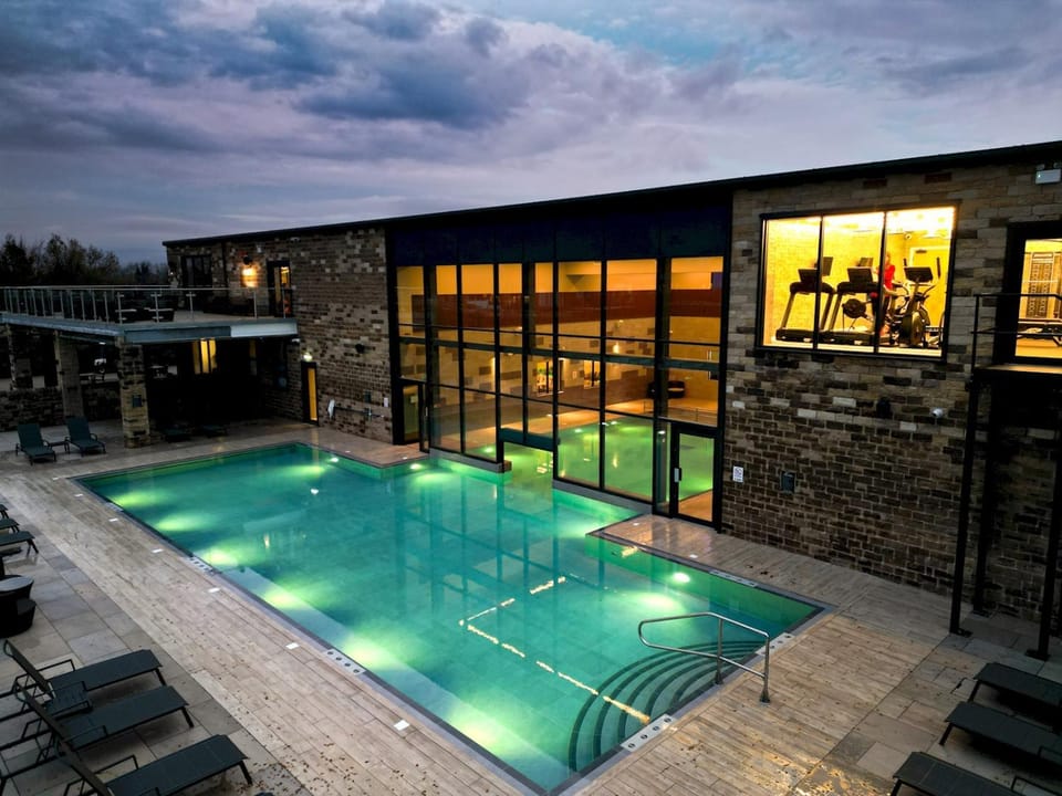 Area and facilities, Swimming pool