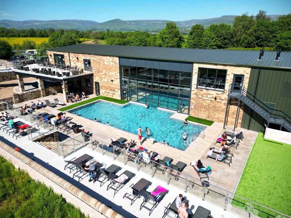 Area and facilities, Swimming pool