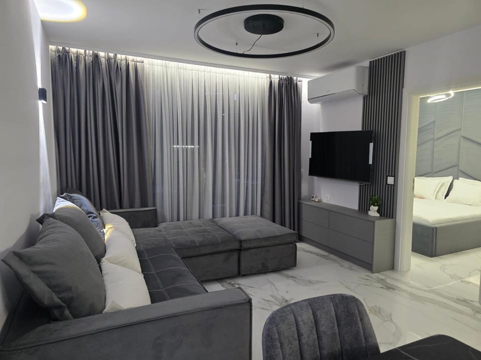 Communal lounge/ TV room, Bed, TV and multimedia, Living room, Photo of the whole room, Seating area, Evening entertainment, Bedroom