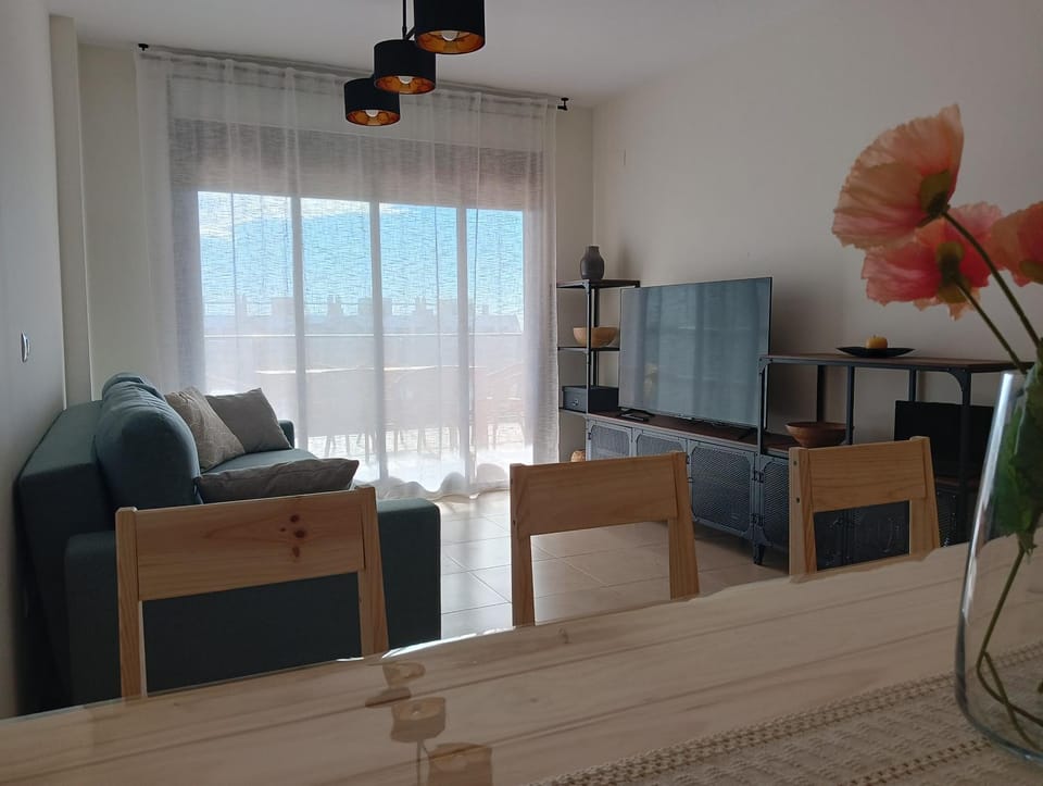 Communal lounge/ TV room, TV and multimedia, Living room, Dining area