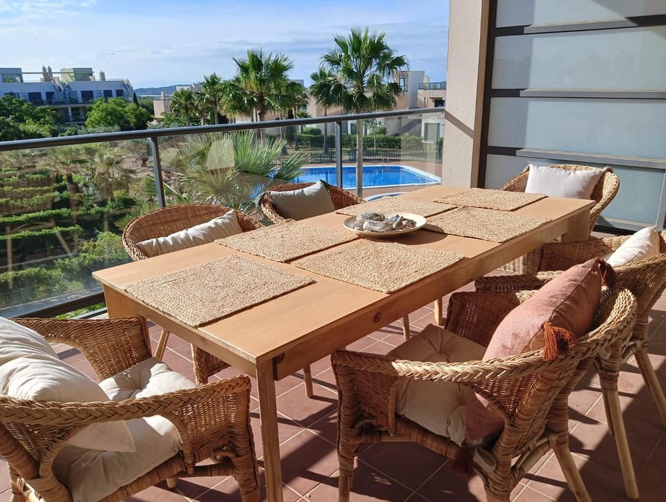 Balcony/Terrace, Dining area, Pool view, Swimming pool