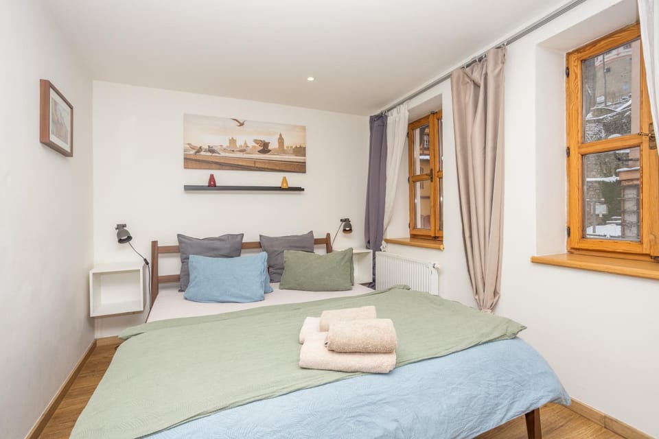 Bed, Photo of the whole room, Bedroom, towels