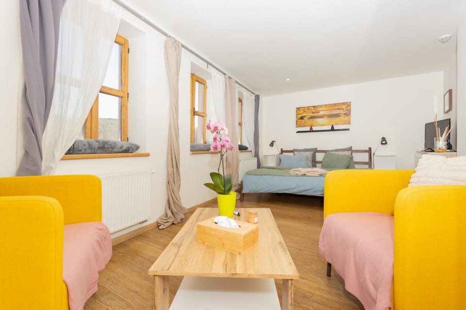 Bed, Photo of the whole room, Seating area, Bedroom