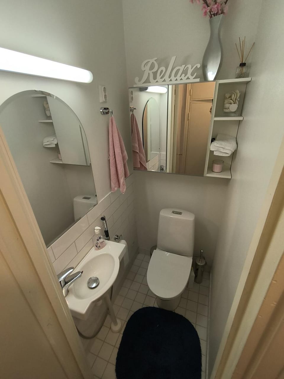 Toilet, bidet