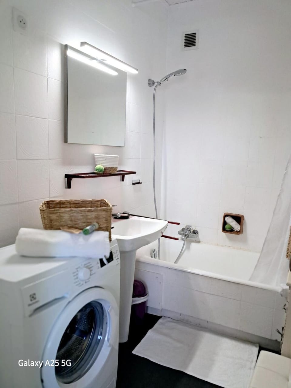 Appartement au calme aperçu mer et collines 2 personnes Apartment in Cannes