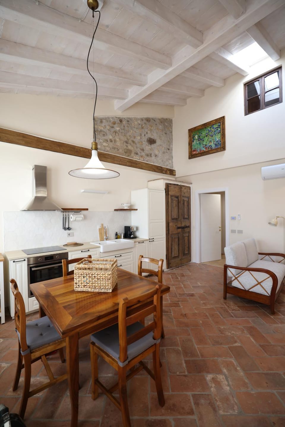Kitchen or kitchenette, Living room, Seating area, Dining area, oven, stove