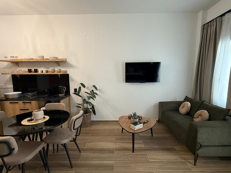 TV and multimedia, Seating area, Dining area