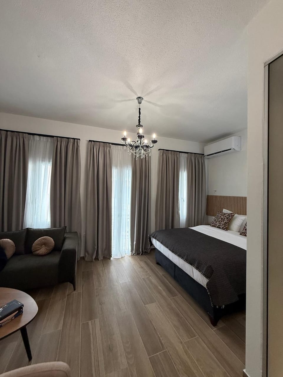 Bed, air conditioner