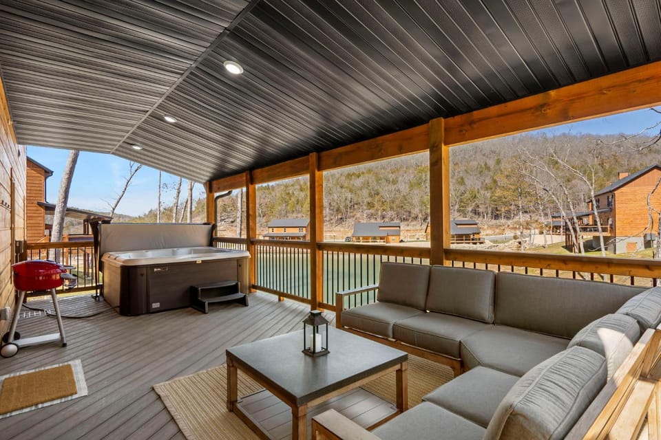 Peaceful Water View-Cozy Cabin-Free Daily Tickets-Near Table Rock-Pvt Hot Tub Cabin in Ridgedale