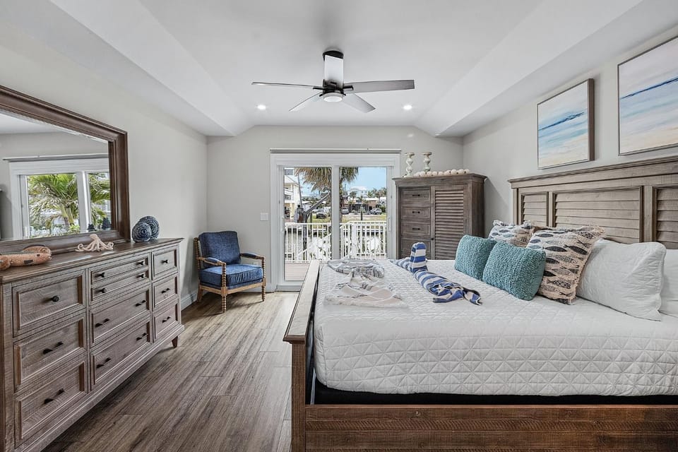 218 Oasis on Ohio- Stunning Pool Home with Dock Access! home House in Estero Island