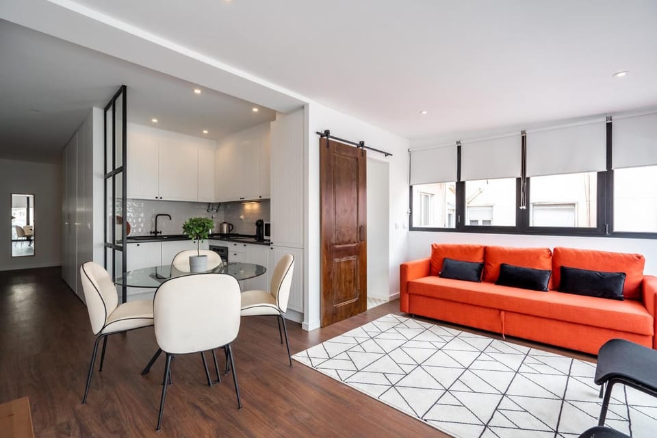 Kitchen or kitchenette, Living room, Seating area, Dining area