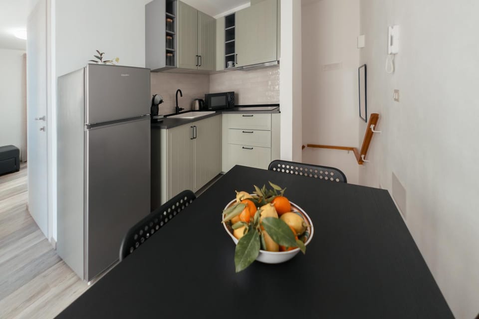 Coffee/tea facilities, microwave, stove, kitchen