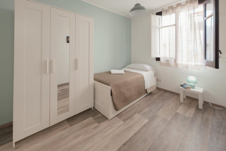Bedroom, wardrobe