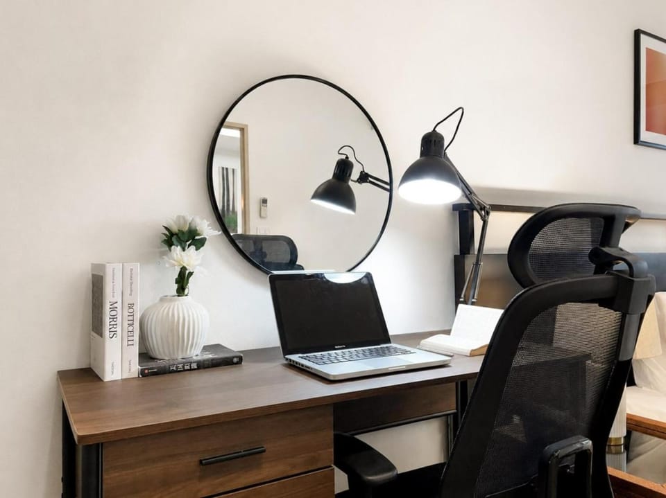 Vibrant Modern 57 SQM - Ultra Fast WiFi - BTS Thonglor Apartment in Bangkok