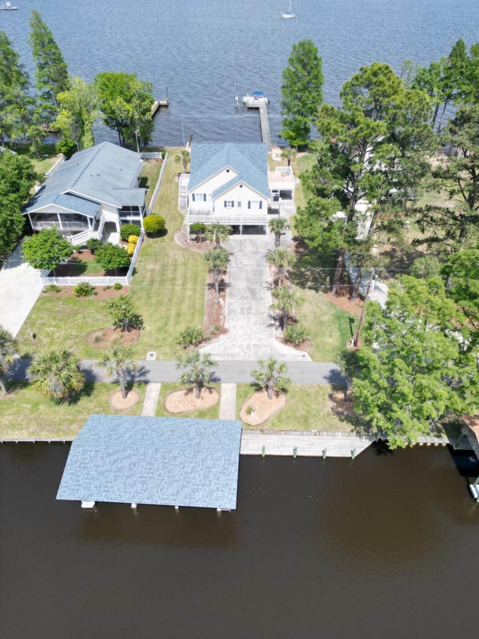 3 BR Riverfront House with Private Boat Dock House in North Carolina