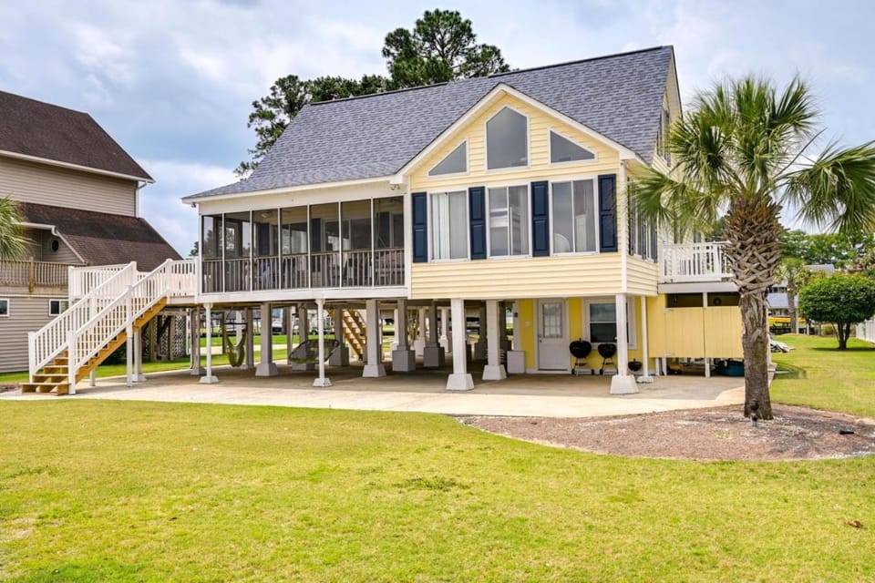 3 BR Riverfront House with Private Boat Dock House in North Carolina