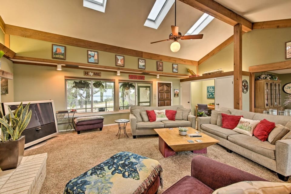 Serene 3 BR Canyon Lake Getaway w/ Stunning Views! House in Canyon Lake