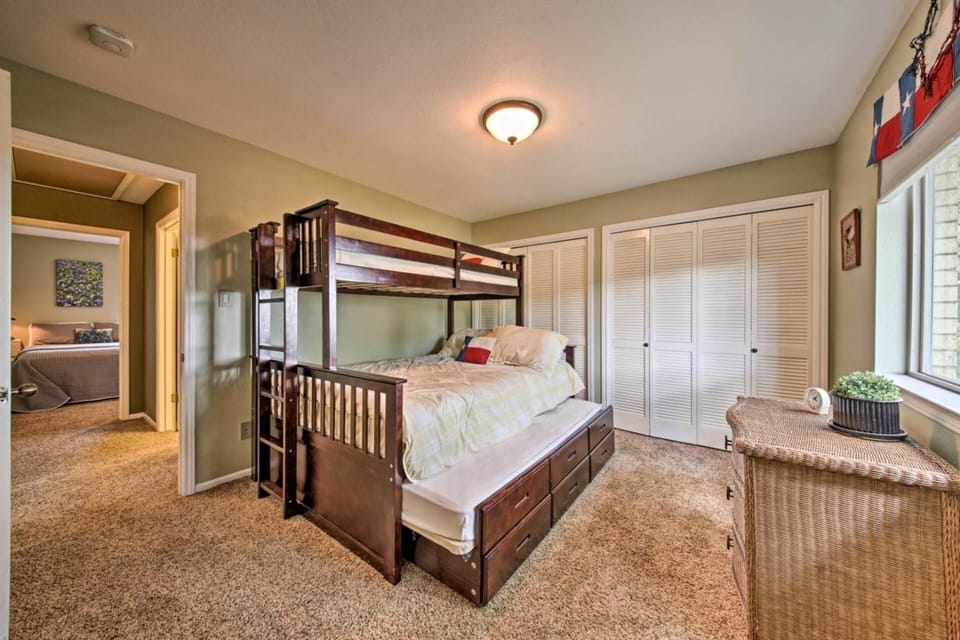 Serene 3 BR Canyon Lake Getaway w/ Stunning Views! House in Canyon Lake